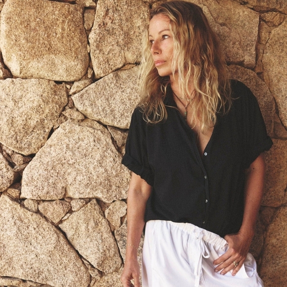 SOLD Xirena Black Channing Button Up Short Sleeve Shirt Size Medium Women's - Picture 6 of 14